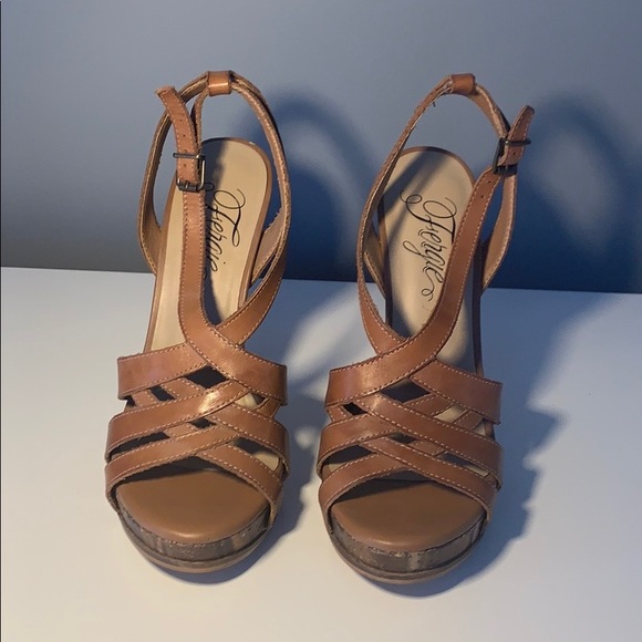 👡 Fergie Ankle Strap Brown Sandal Heels Size 7 - Picture 3 of 8